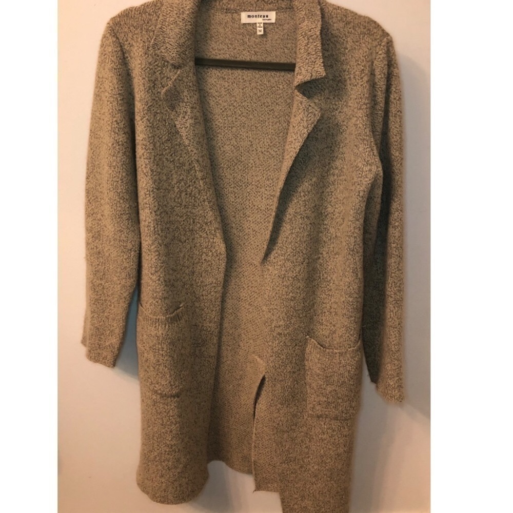✌🏻3/$30✌🏻 Monteau Los Angelos long sweater​​​​​​​
